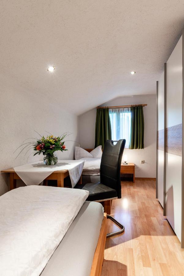 Vroni Hoecher Apartment *